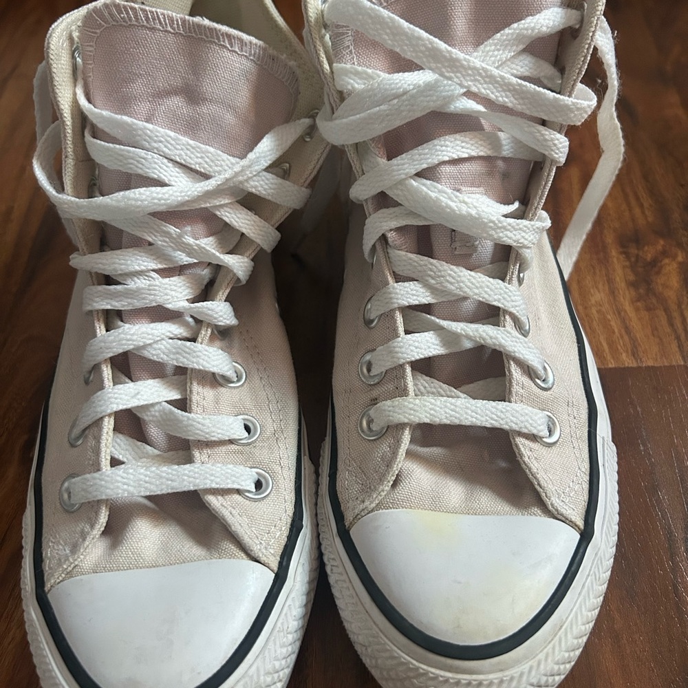 Converse Women's Light Pink Canvas Sneakers